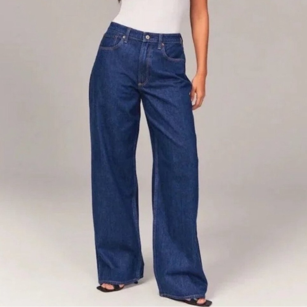 NWOT Abercrombie & Fitch Curve Love Mid Rise Wide Leg Jeans Size 24/00R